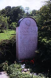 Emil Janningsin hauta - (c) 1998 Eero Kuparinen
